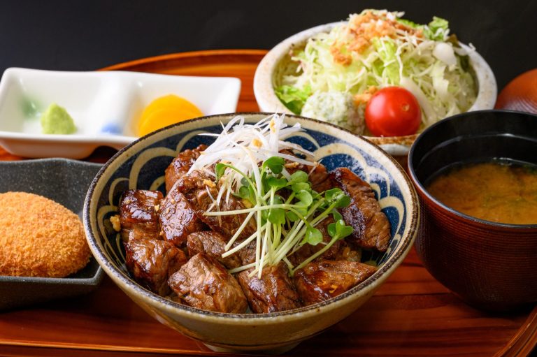 三重県伊勢市で牛肉料理のお食事・グルメは豚捨