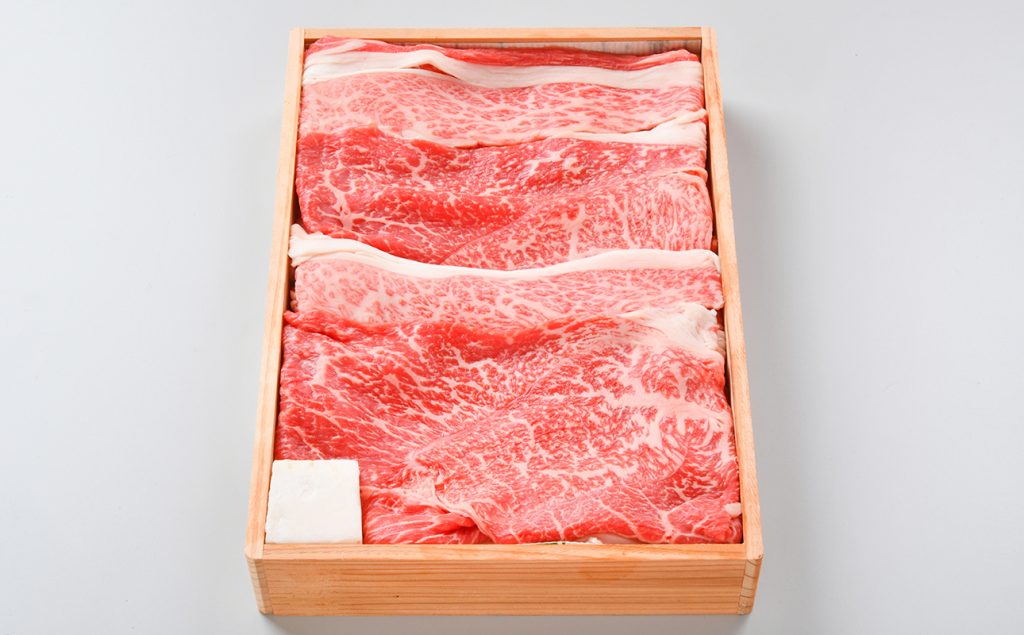 黒毛和牛すき焼き肉 (モモ・バラ)贈答用木箱入りギフト　600g　7,330円（税込）