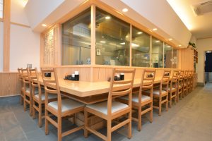 豚捨外宮前店１階カウンター席