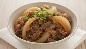 黒毛和牛の切り落とし肉を使った玉ねぎと牛肉の甘辛煮